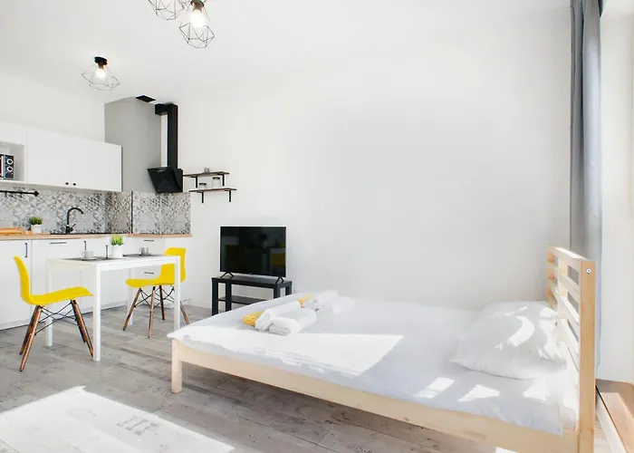 Alfahome Obok Galerii Lodzkiej * Лодзь